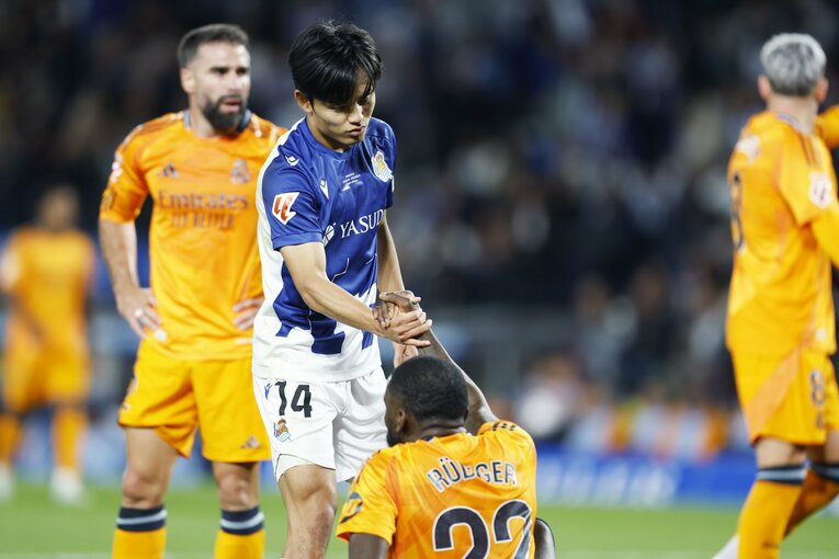 久保建英がマドリー戦後ファンに謝罪も…「エムバペとビニシウスはタケに手を焼いていた」カメラマン、久保本人が感じた「悪い中での好材料」(6)