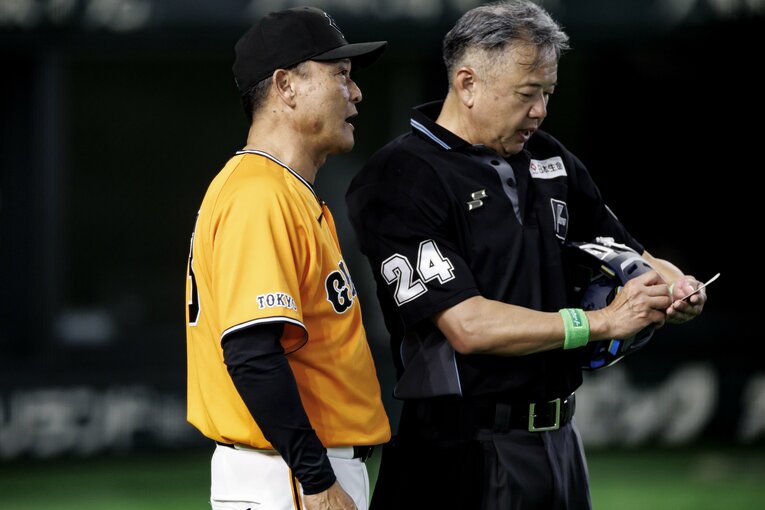 阿部慎之助前監督の退任で急遽、監督代行の座に就くことになった橋上秀樹氏。巨人在籍経験のない「外様」指揮官は史上初　©Kiichi Matsumoto