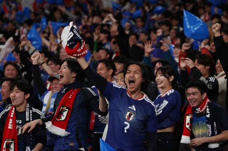 ウェンブリーに大挙した日本代表サポーター（写真は右に続きます）　©Getty Images
