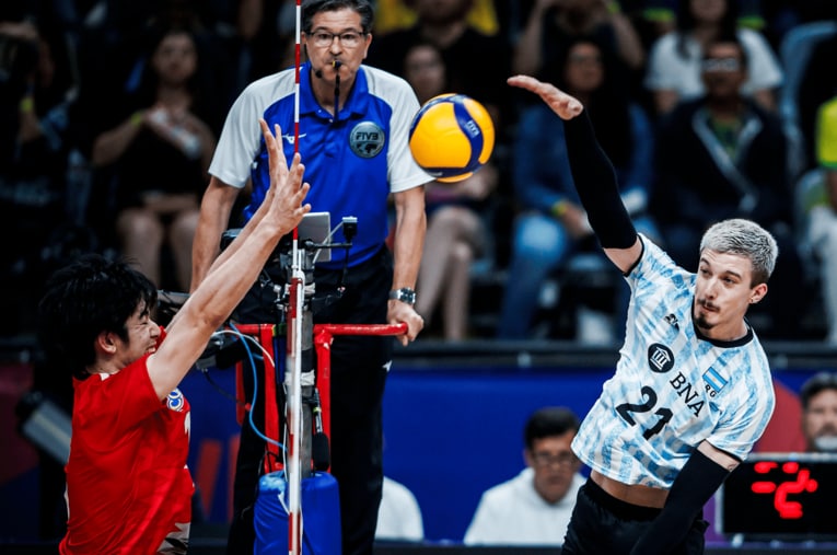 甲斐優斗（VNLアルゼンチン戦）　©︎Volleyball World