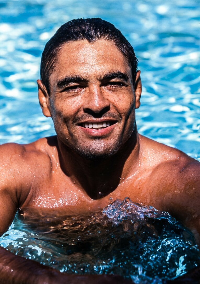 2000年8月、ロサンゼルスの自宅プールで　©Susumu Nagao