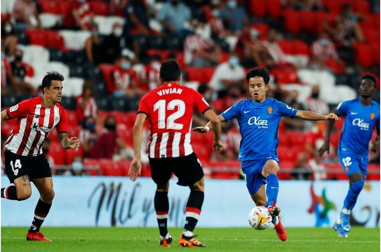 久保建英を間近で撮って気づいた《試合前ルーティンとファールを受けた後のクセ》 韓国の至宝イ・ガンインとの共存はどうなる？(10)