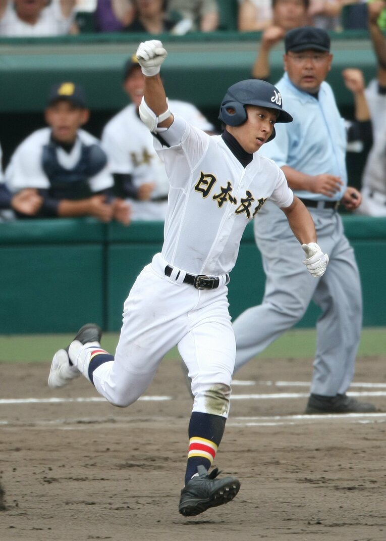 甲子園初戦となった寒川戦でホームランを放った高橋義人　©︎JIJI PRESS