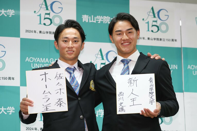 【2024ドラフト1位】広島から1位指名された佐々木泰（左、内野手）とロッテから1位指名された西川史礁（外野手）　©JIJI PRESS