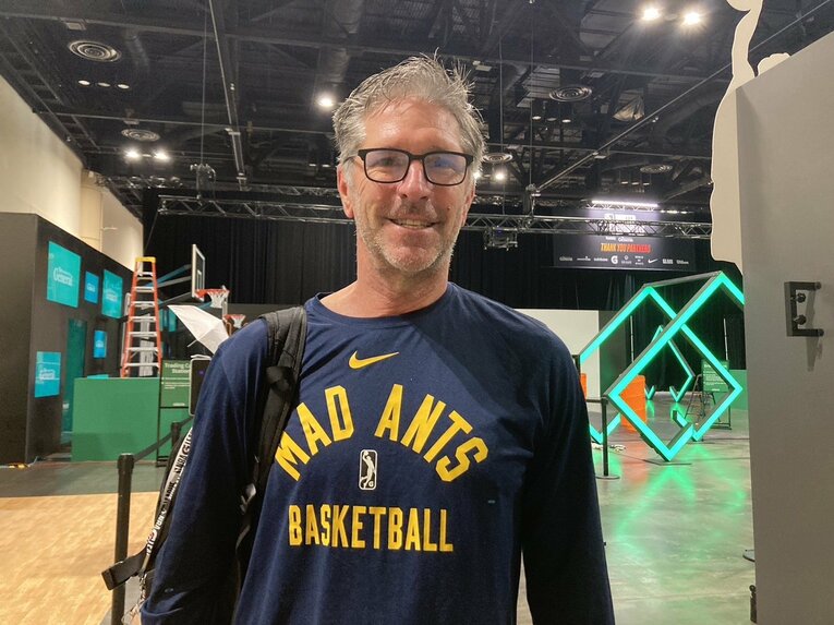 快く取材に応じれてくれたトム・ハンキンスHC（筆者撮影）