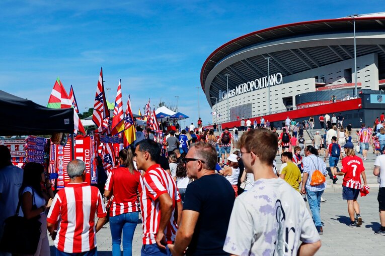 「タケはゲームで使ってるよ」少年と敵地大ブーイングの愛憎…月間MVP久保建英22歳が“アトレティコサポに認められた勲章”を撮った(3)