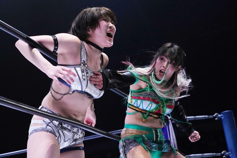 安納サオリvs.壮麗亜美　©Essei Hara