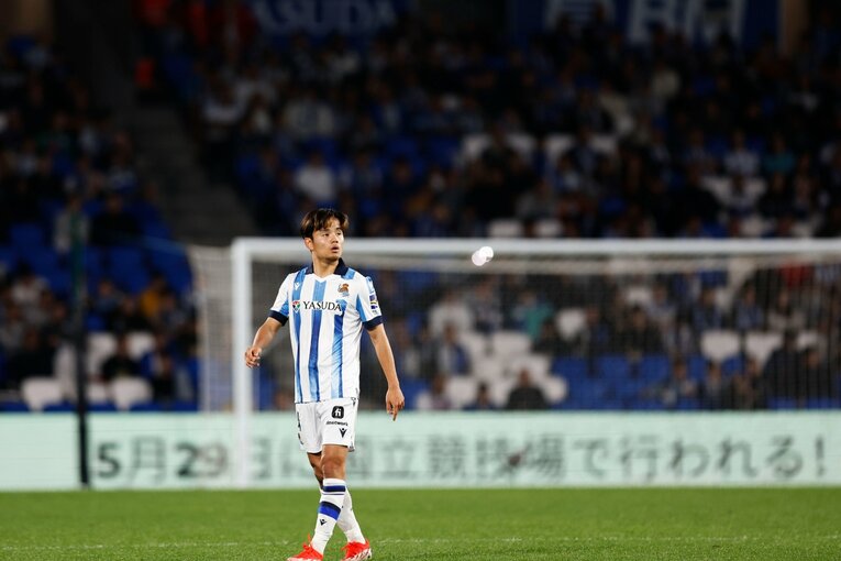 広告ボードには、日本語で日本遠征のお知らせが　©Daisuke Nakashima