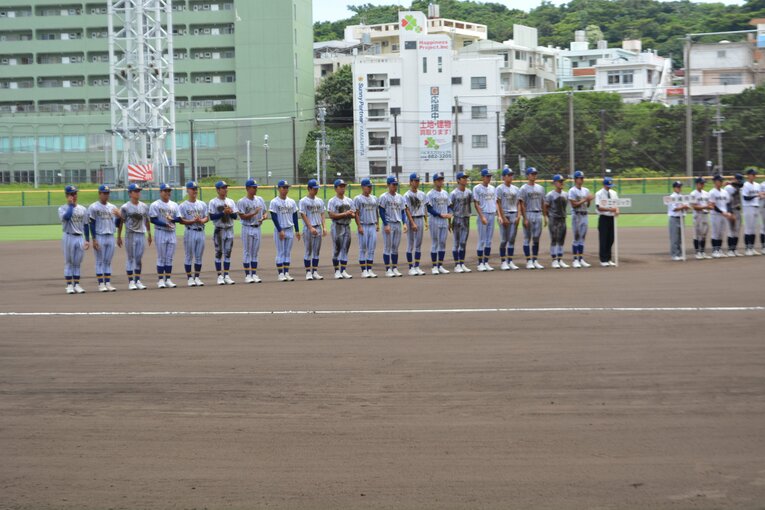 試合後に整列するエナジックの選手たち　©Takarin Matsunaga