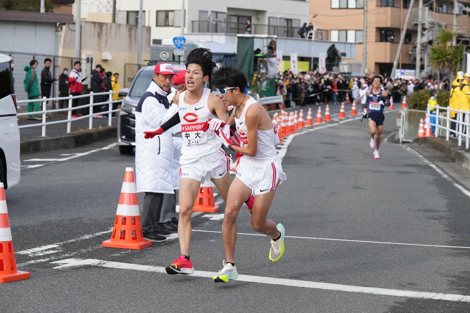 7区の吉居駿恭（2年）は発熱がなく、見事に区間賞。8区の阿部陽樹（3年）につなぐ　©JMPA