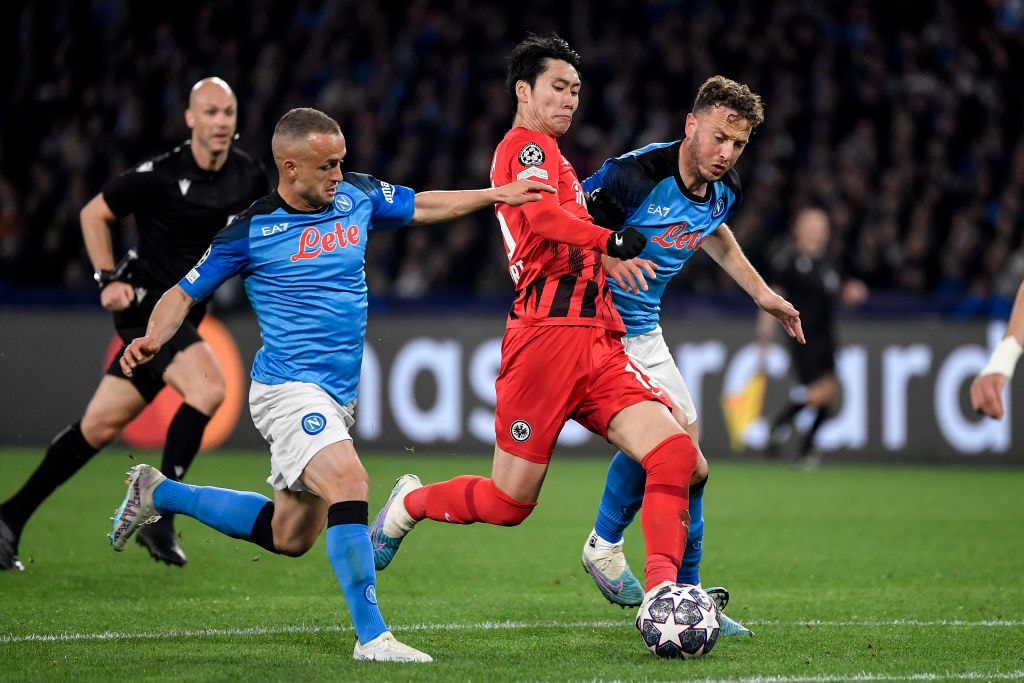 CLナポリ戦での鎌田　©Getty Images