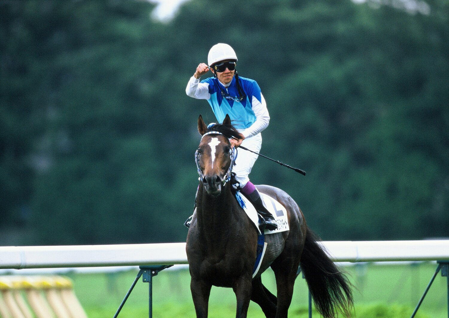 第66回日本ダービーを制したアドマイヤベガと武豊（1999年）©︎Tomohiko Hayashi