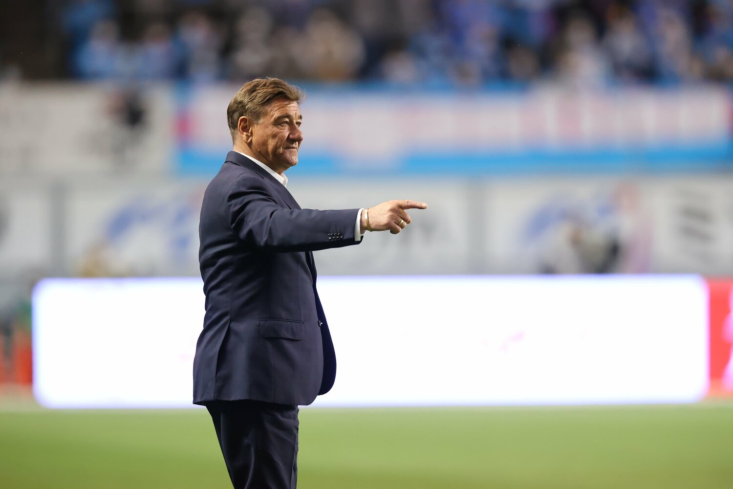 来日17年目を迎えるペトロヴィッチ監督。オシムと同じくSKシュトルム・グラーツを指揮した経歴を持つ　©J.LEAGUE