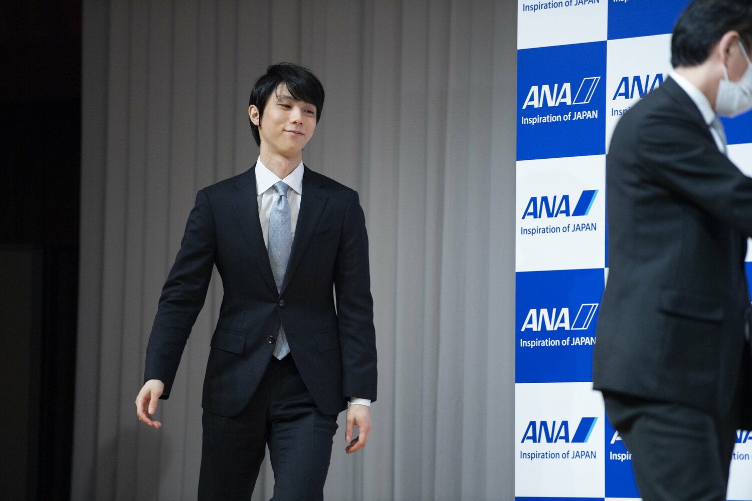 会場に姿を現した羽生