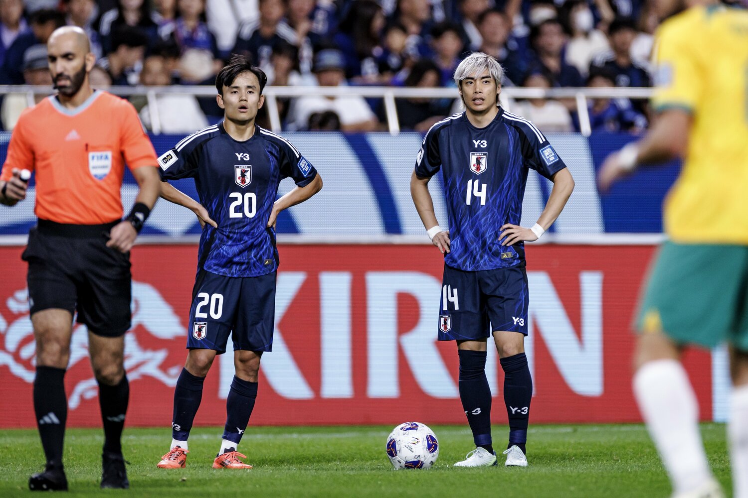 10代から注目された久保建英と、大学まで無名だった伊東純也。対照的なキャリアでも日本代表には欠かせない　©Kiichi Matsumoto