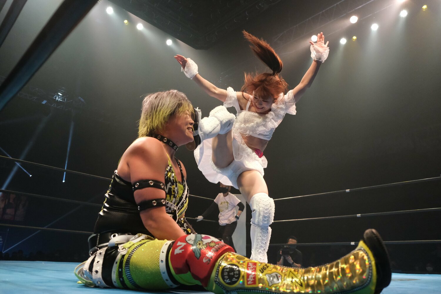 引退試合でもテクニカルかつ破天荒な闘いを見せたつくし　©Norihiro Hashimoto