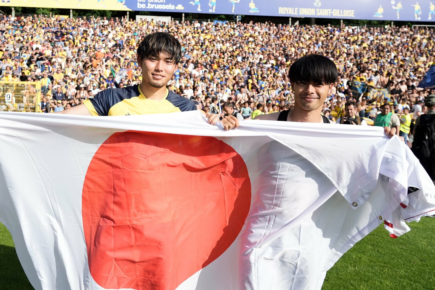 22年のサンジロワーズ町田と三笘。先にイングランドへと旅立った盟友に続き、ステップアップした姿が見たい　©Getty Images