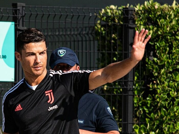 韓国のC・ロナウド訴訟騒ぎへの反応。イタリアでは「W杯の誤審を忘れない」。＜Number Web＞ photograph by Uniphoto Press