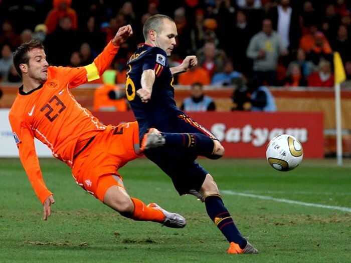 スペインの「エレガント」が頂点に!!誤審とファウルにまみれた決勝戦。<Number Web> photograph by Getty Images