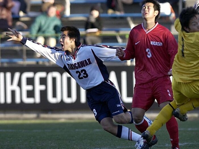 岡崎慎司はビエルサのリーズに誘われていた？ 滝川二高と世界的戦術家の不思議な縁とは＜Number Web＞ photograph by SANKEI SHINBUN