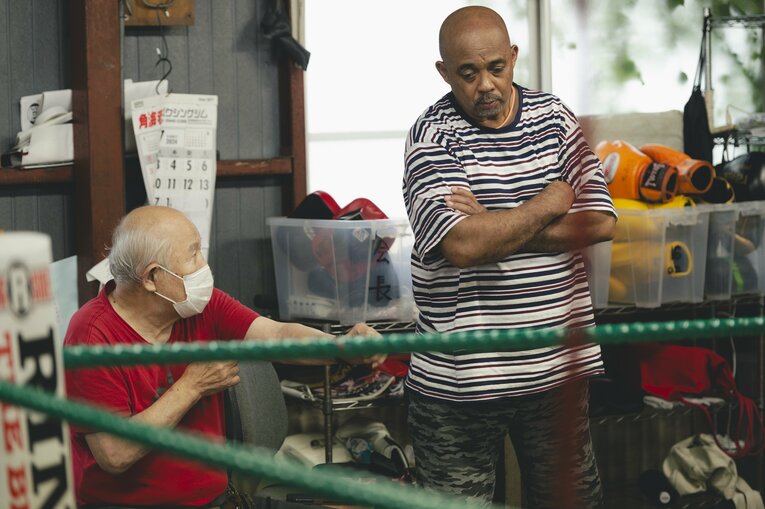 田島柾孝会長（左）と言葉をかわす大和田さん　©︎Wataru Sato
