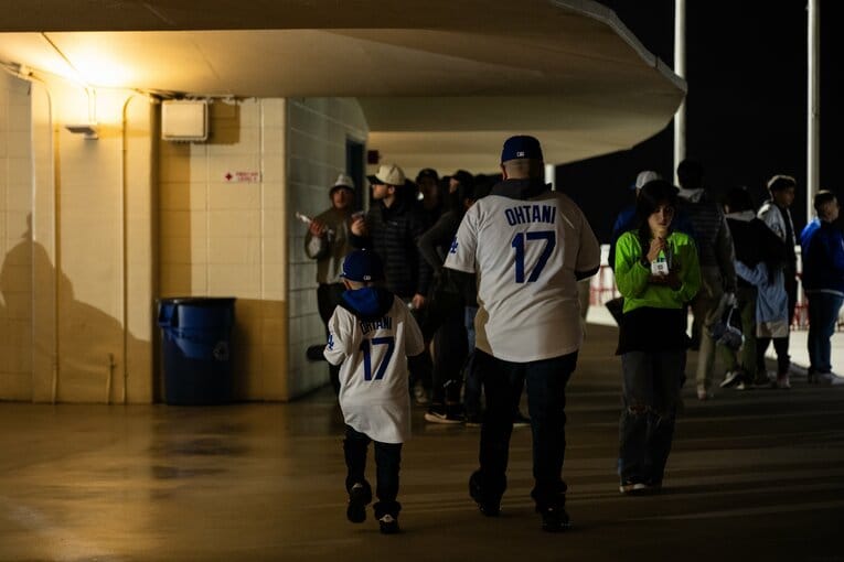 【現地開幕戦シリーズ】“大谷ユニ親子”発見！　©Nanae Suzuki