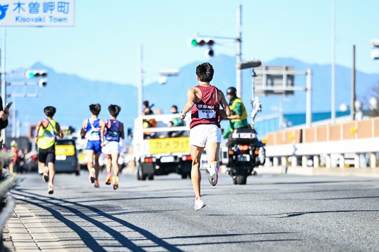 エース区間の2区で区間6位と意地を見せた早稲田大の井川龍人　©Nanae Suzuki