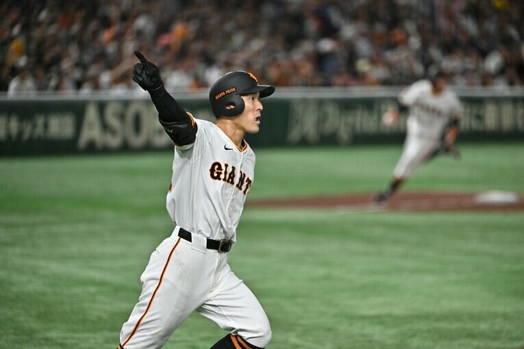 満身創痍の身体ながら今季の開幕戦では値千金の2ランを放つなど活躍し、お立ち台にも上ったがその後膝を負傷。今季限りでの引退を発表した　©︎Hideki Sugiyama