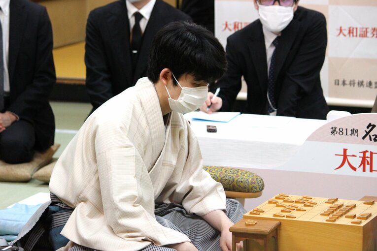終局後の藤井聡太竜王　©Number Web