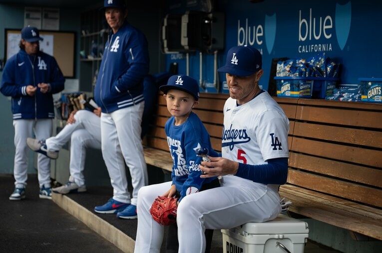 【“大谷とおともだち”長男チャーリー君とフリーマンの始球式】（全10枚中の1枚目）　©Nanae Suzuki