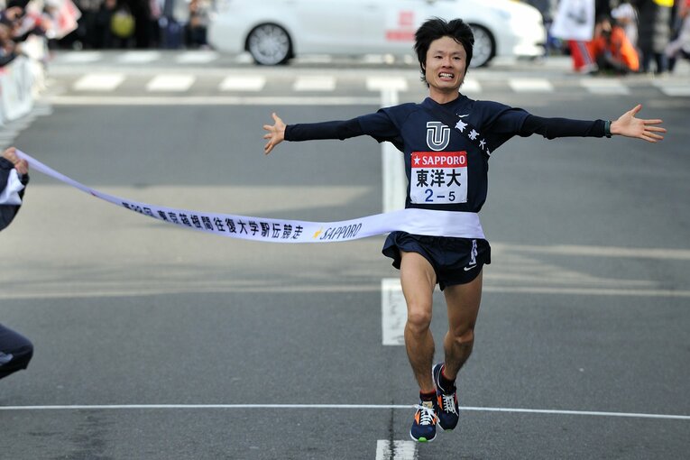 東洋大学在学中は箱根駅伝で3度の総合優勝に貢献した柏原竜二。「二代目・山の神」として知られた　©Bungeishunju