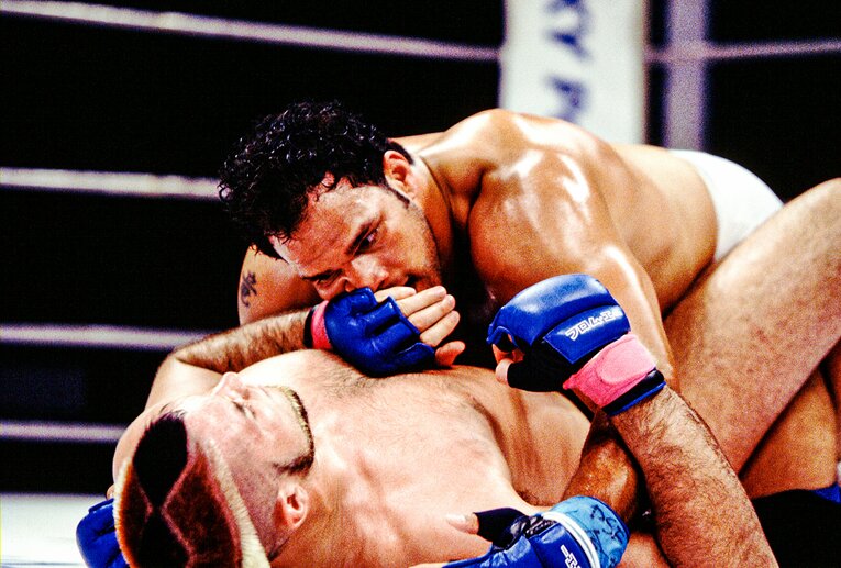 2001年7月29日、ケアーは『PRIDE.15』で“テキサスの暴れ馬”ヒース・ヒーリングと対戦　©Susumu Nagao