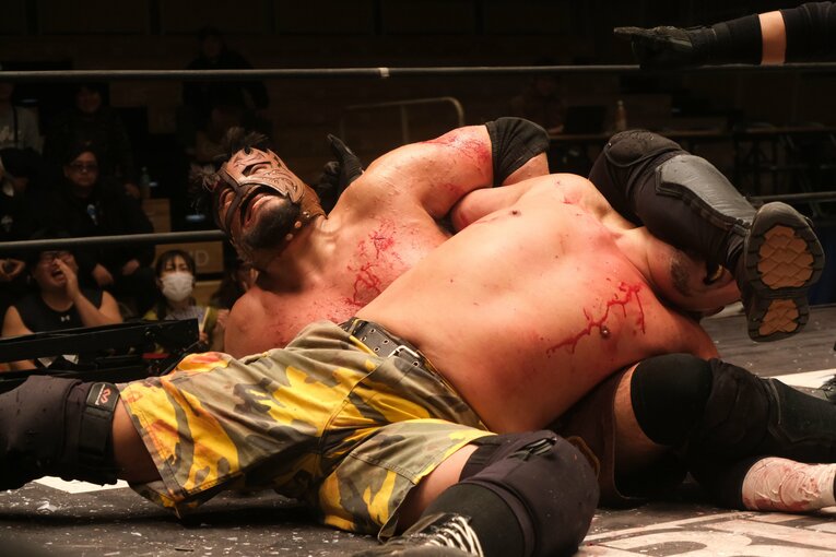 蛍光灯で殴り合い、大流血して…メキシコ人デスマッチファイター「もっと日本にいたい」ビオレント・ジャックの切実な思い「外国人がって…でも、ここがオレの家」(39)