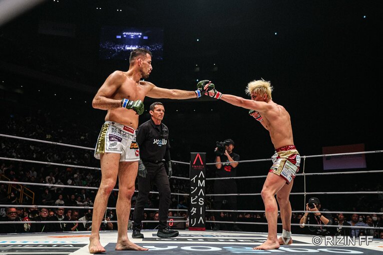 鈴木千裕vs.クレベル・コイケ　©RIZIN FF