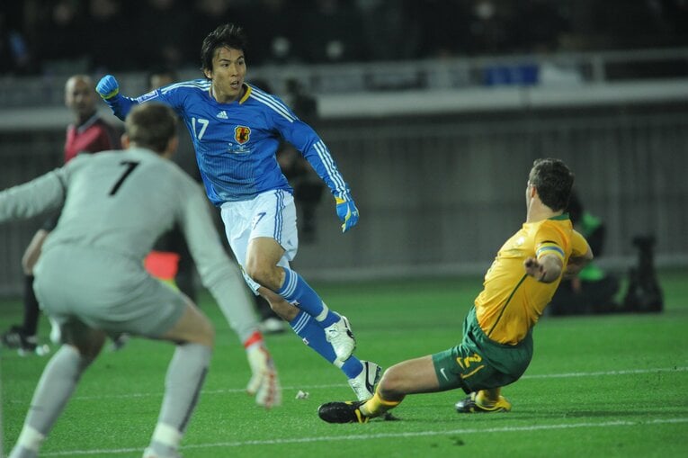 2009年2月、南アW杯アジア最終予選オーストラリア戦。日本代表レギュラーには08年から定着した　©BUNGEISHUNJU