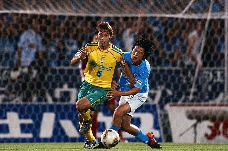 阿部勇樹vs名波浩（2003年） ©Getty Images