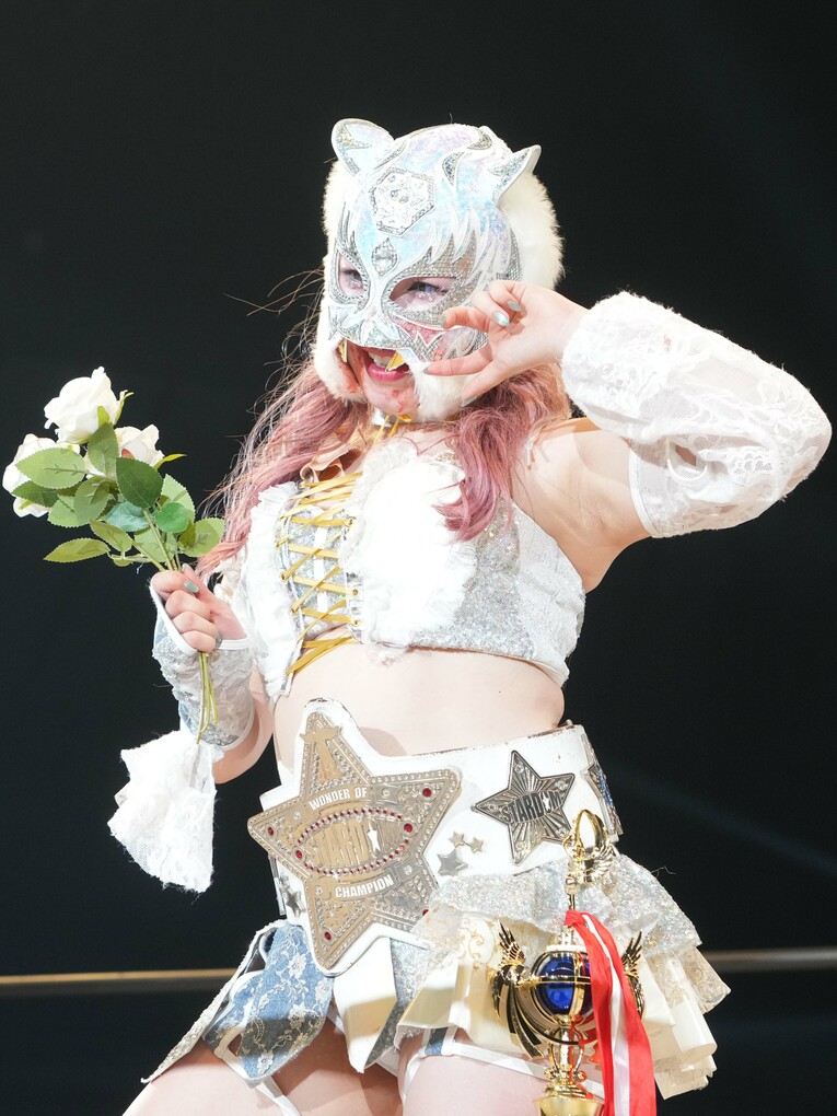 勝利を祝うスターライト・キッド　©Essei Hara