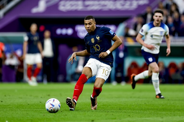 イングランド戦のエムバペ　©Kiichi Matsumoto/JMPA