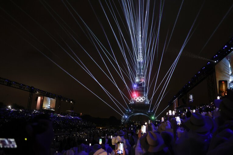 パリ五輪開会式。トロカデロ広場からエッフェル塔を望む　©JMPA PK AFLO