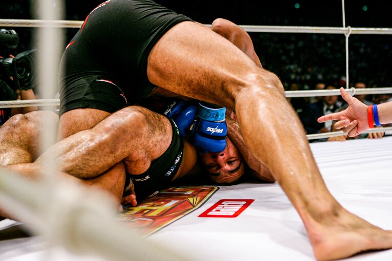 ヴェウドゥムに苦戦しながらも、主導権を握り続けたノゲイラ