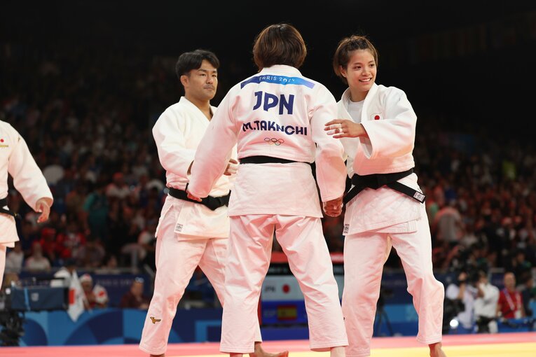 混合団体戦、2回戦スペイン戦の日本　©Tetsuya Higashikawa/JMPA