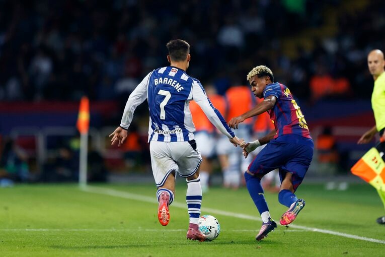 「痛いままやっても…」久保建英が休養決断バルサ戦の事実は“クロスバー直撃”だけでない「ベンチにも姿はなく」「ヤマルも代表戦でケガしたが」(7)