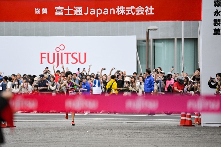 【連続写真】ゴールする平林　©Nanae Suzuki