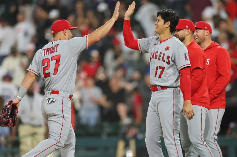 エンゼルスの中心としてチームを牽引する大谷翔平とマイク・トラウト ／ photograph by Getty Images