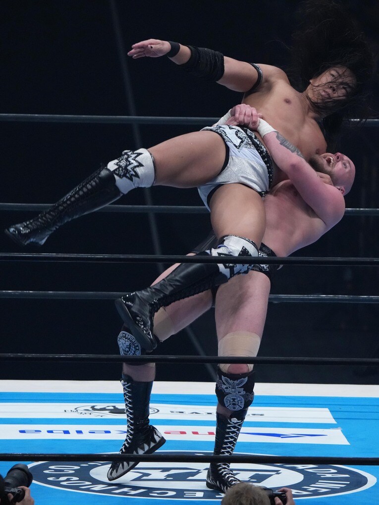 ゲイブ・キッドのバックドロップ　©Essei Hara