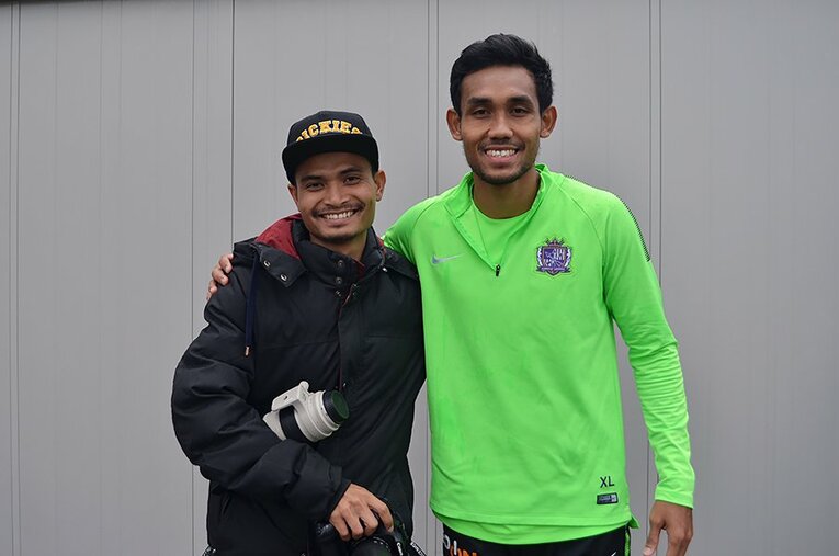 ティーラシン（右）とシュウはある意味で二人三脚。同国人がレベルの高いリーグでプレーするのはやはり誇らしいことなのだ。 ／ photograph by Toshihide Ishikura