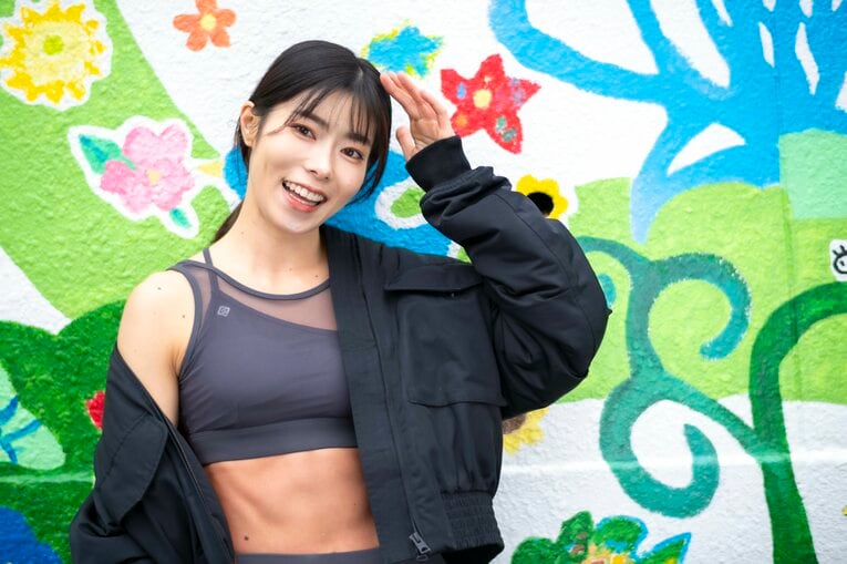 「ジョジョ立ち写真」に19万いいね…とももともも25歳に聞く撮影のウラ側「コスプレにも肉体美が求められている」《特別グラビア》(8)