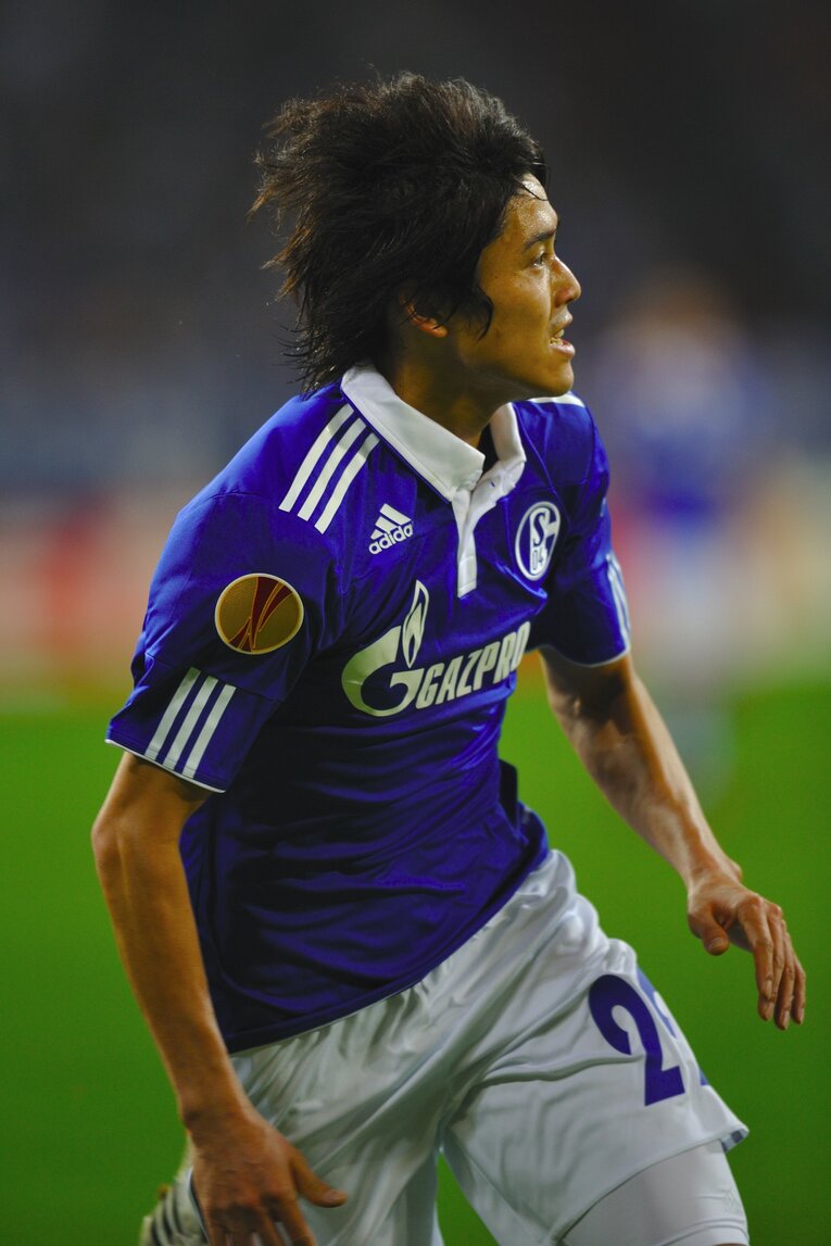 2011-12シーズンの内田（※写真をクリックするとシャルケ時代の好プレーやコーチする今の様子をご覧になれます）　©Takuya Sugiyama