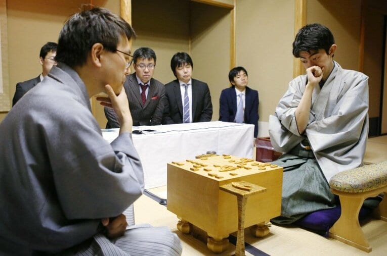 羽生善治vs.中村太地／王位戦 ／ photograph by Kyodo News