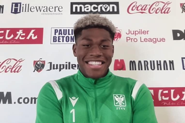 取材中には明るい笑顔も見せていた　©Number Web